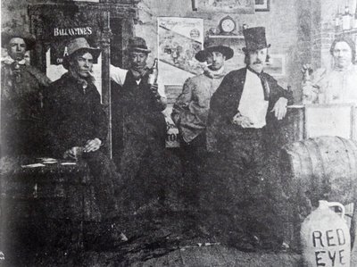 Cripple Creek Barroom，1898 作者 美国摄影师