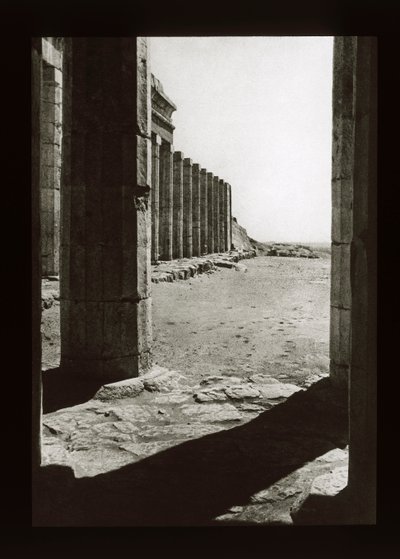 哈特谢普苏特神庙的前院，Deir El-Bahri（灯笼幻灯片） 作者 美国摄影师