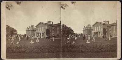 大厦正面和草坪，奥尼达社区，纽约州，约1870年 作者 美国摄影师