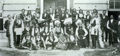 苏族领导人组成的印第安人代表团在华盛顿特区抗议违反1868年《拉莱米堡条约》。 作者 美国摄影师