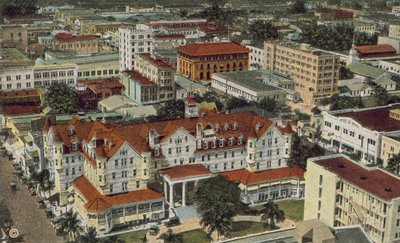 佛罗里达州迈阿密，约 1925 年：鸟瞰图，前景为 Halcyon 酒店（彩色照片） 作者 美国摄影师