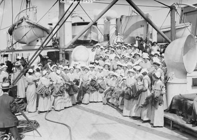 在红十字会，1914年 作者 美国摄影师