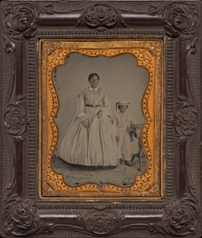 妇女与男孩肖像》，约 1863 年（照片1863 年（照片） 作者 美国摄影师