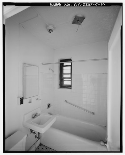 佐治亚州富尔顿县亚特兰大市Techwood Homes，1号楼，575-579 Techwood Drive（黑白照片）。 作者 美国摄影师