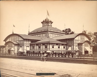 女装馆，百年国际展览，费城，1876年（蛋白印刷） 作者 美国摄影师