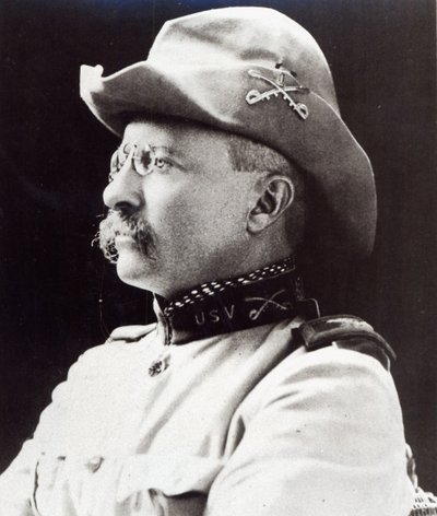 1898年，西奥多-罗斯福作为美国第一志愿骑兵队的中校（黑白照片）。 作者 美国摄影师