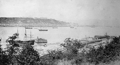 横跨港口的魁北克市看法，c.1880-95 作者 美国摄影师