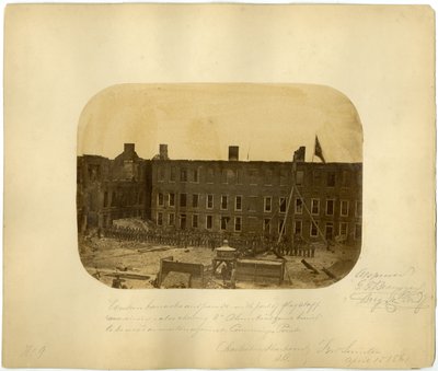 Western Barracks and Parade，萨姆特堡战役，1861年4月15日 作者 American Photographer