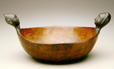 碗，约1800年（木头和铜）。 作者 美国学校