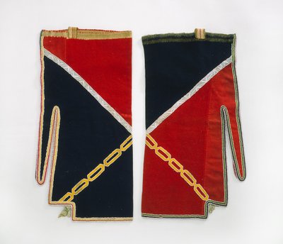 紧身裤，Chippewa，约 1840 年（羊毛布、玻璃珠、丝带、韧皮纤维带和线） 作者 美国学校