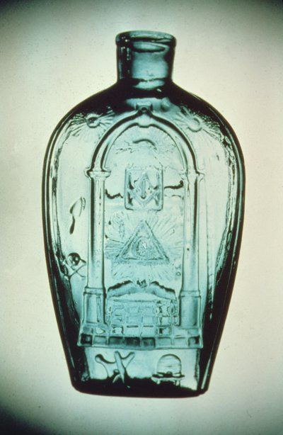 模具吹制共济会烧瓶，Keene（Marlboro St.）Glassworks，c.1815-17（玻璃） 作者 美国学校
