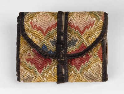 皮夹c。 1750-1800年（羊毛，亚麻，丝绸和Buckram） 作者 美国学校