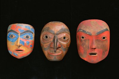 三个萨满面具（彩绘兵马俑） 作者 美国学校