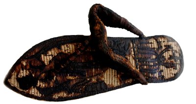 图坦卡蒙（Tutankhamuns）凉鞋，饰有束缚的囚犯和信号线符号，第14个岑。公元前 作者 古埃及