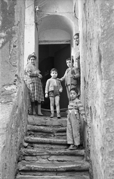 克罗托内 - 楼梯上 作者 