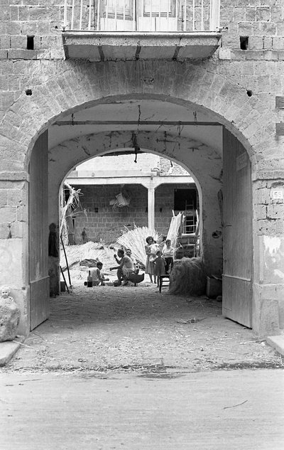 大麻加工，工作中的早餐 作者 