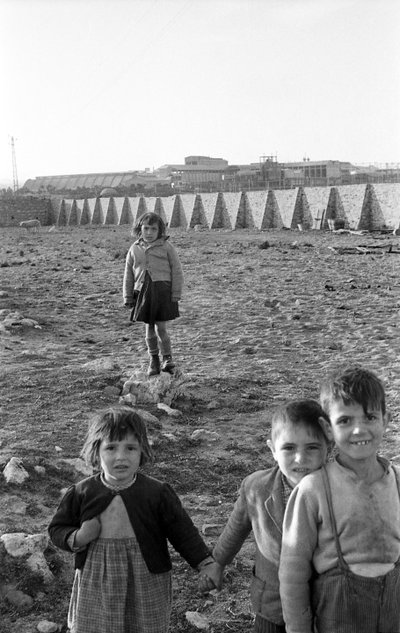 克罗托内工厂后面的仓库 作者 