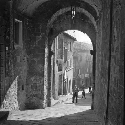 意大利托斯卡纳锡耶纳 Abbadia San Salvatore 的街道景观 作者 