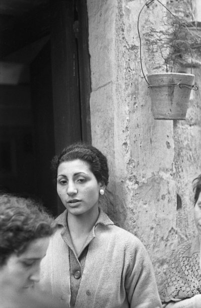 家门口的女人 作者 