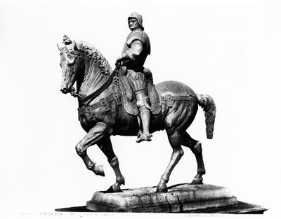 雇佣兵 Bartolomeo Colleoni 的骑马雕像（1400-75）（青铜）（黑白照片） 作者 安德里亚·德尔·弗罗基基奥