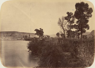 图版 25.绿河谷，沿河向下望去，1869 年（照片） 作者 安德鲁·约瑟夫·拉塞尔