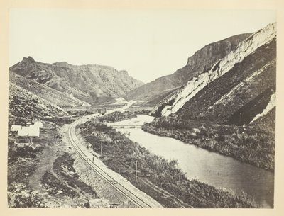 犹他州韦伯卡农，威尔海米娜山口，锯齿岩或魔鬼滑道远景 作者 安德鲁·约瑟夫·拉塞尔