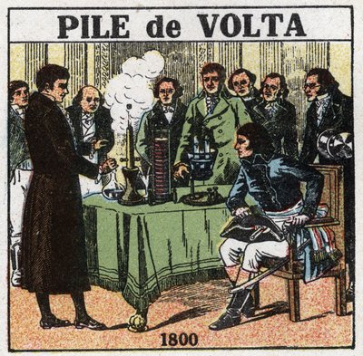 电池和蓄电池。Alessandro (Alexandre) Volta (1745-1827)于1801年在法兰西国家学院向执政官Napoleon Bonaparte (1769-1821)介绍了他的实验结果，这些实验使他发明了电瓶。佚名 il 作者 匿名匿名