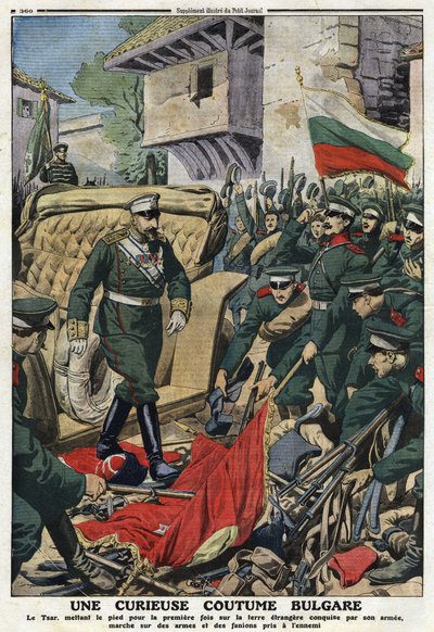 第一次巴尔干战争(Balkan)。保加利亚沙皇斐迪南一世（1861-1948）在穆斯塔法-帕沙（Mustapha Pasha），即现在的斐迪南多沃，向被他的军队征服的外国土地进军，披挂着敌人的武器和旗帜 "插图来自 "小报" 作者 匿名匿名