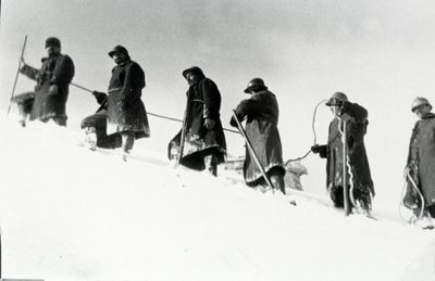 第一次世界大战：意大利高山猎手（alpino或alpini）在登山时的情景 作者 匿名匿名
