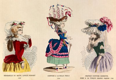 从左到右。1787年被称为皮埃罗的 "日间康复"；1780年的 "美女发型"；1786年的 "帽子 "和 "礼服 "是土耳其的一大装饰品--私人收藏。 作者 匿名匿名