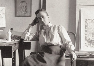 Hilma af Klint 在她位于斯德哥尔摩 Hamngatan 的工作室里，摄于 1895 年（照片） 作者 匿名匿名