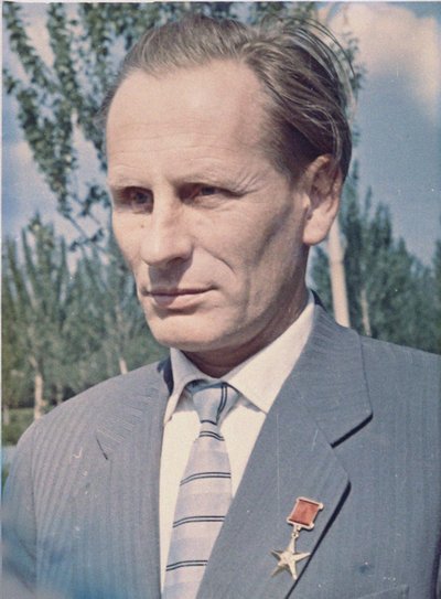 米哈伊尔-瓦西里耶维奇-梅尔尼科夫（1919-1996），火箭发动机设计师--匿名。彩色摄影 私人收藏 作者 匿名匿名