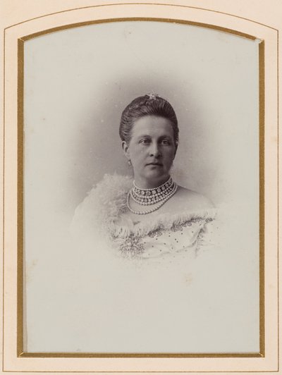 Olga Constantinovna de Russie, reine des Hellenes - 俄罗斯大公夫人Olga Constantinovna（1851-1926）的肖像，匿名。相册中的照片。私人收藏 作者 匿名匿名