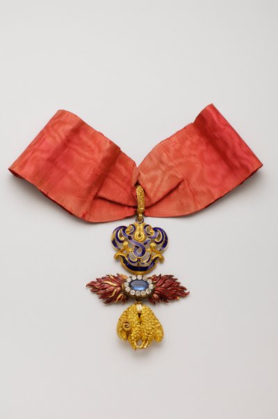 Order of the Golden Fleece: Spanish Golden Fleece - Insignia belonging to Jean Charles de Saldanha Oliveira e Daun (1790-1876) - Middle 19th century - Gold, diamonds, sapphire and emals - H 10,6 cm; w 7,6 cm; weight: 96 g - Private collection 作者 匿名匿名