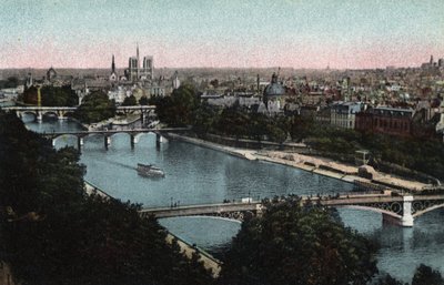 巴黎：塞纳河向圣母院大教堂（Notre-Dame）和凯特岛的全景。1920年拍摄于巴黎市的 "艺术专辑 "中。私人收藏。 作者 匿名匿名