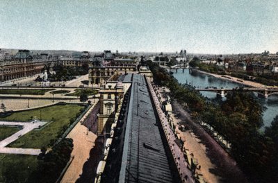 巴黎：向卢浮宫方向的全景图。塞纳河和圣母院大教堂（Notre-Dame），在右边。1920年拍摄于巴黎市的 "艺术专辑 "中。私人收藏。 作者 匿名匿名
