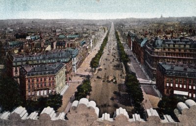 巴黎：从凯旋门、艾托尔广场拍摄的香榭丽舍大道（Champs-Elysees）的景色。巴黎市 "艺术专辑 "中1920年的照片。私人收藏。 作者 匿名匿名