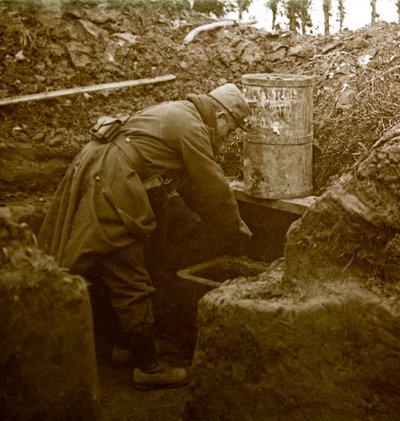 Photography - Stereo glass plate on the First World War: A washbasin improvise in a trench, Private Collection 作者 匿名匿名