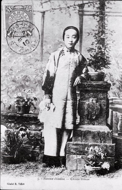 穿着传统服装的年轻中国妇女的肖像 20世纪初的摄影作品 - 私人收藏 作者 匿名匿名