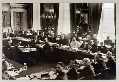 deuxieme conference de la Table ronde - Mahatma Gandhi - 在伦敦举行的第二次圆桌会议，匿名。银胶摄影 作者 匿名匿名