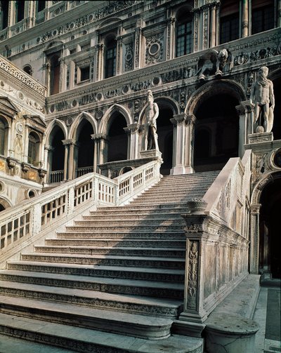 由安东尼奥·里佐 (Antonio Rizzo) (1430-1499) 1483-1491 年制作的通往公爵宫 (palazzo ducale) 入口的 Scala dei Giganti（Geants 的楼梯）的视图 作者 安东尼奥·里佐（Antonio Rizzo）