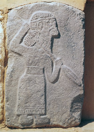 Orthostat描绘了一个士兵从Kapara宫，Guzama国王，Tell Halaf，叙利亚（石灰石） 作者 阿拉曼语