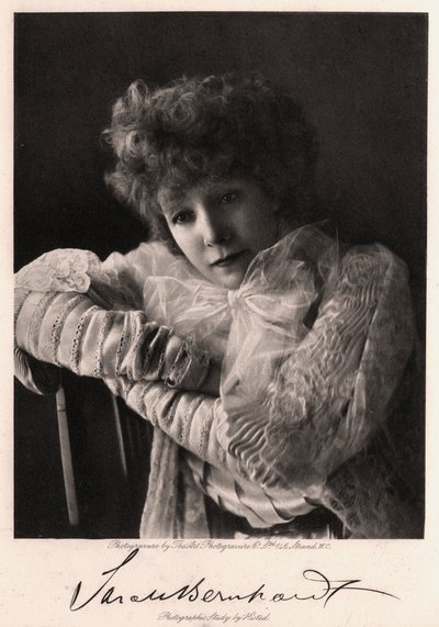 莎拉-伯恩哈特，法国女演员，1901年。 作者 艺术摄影公司