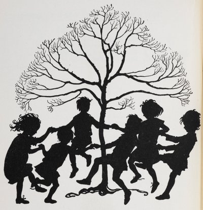 孩子们围着树跳舞的剪影。 作者 亚瑟·拉克汉姆（Arthur Rackham）