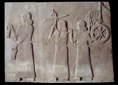 艺术美索不达米亚（亚述）：亚述国王萨尔贡二世（公元前721-705年）的宫殿法庭，仆人们在搬运坐骑和国王的战车。巴黎，卢浮宫博物馆 作者 亚述人