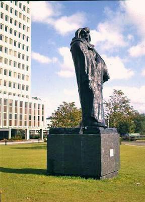巴尔扎克（古铜色） 作者 奥古斯特·罗丹（Auguste Rodin）