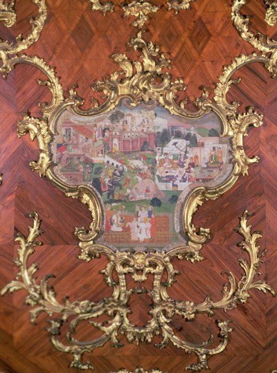 镶嵌着波斯微型画的镶板细节，该画是由尼古拉斯-帕卡西(1716-99)设计的百万花园中的人们在享用美食(镀金的无花果木)。 作者 奥地利学派