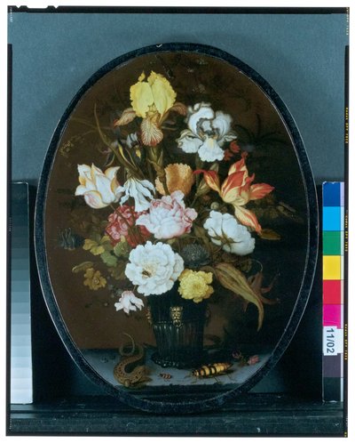 静物画，窗台上的玻璃花瓶里有鲜花，有蜥蜴和甲虫 作者 Balthasar van der Ast