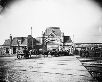 美国伊利诺伊州芝加哥交易大道上的联合证券场大门，约1905年（黑白照片）。 作者 巴恩斯和克罗斯比