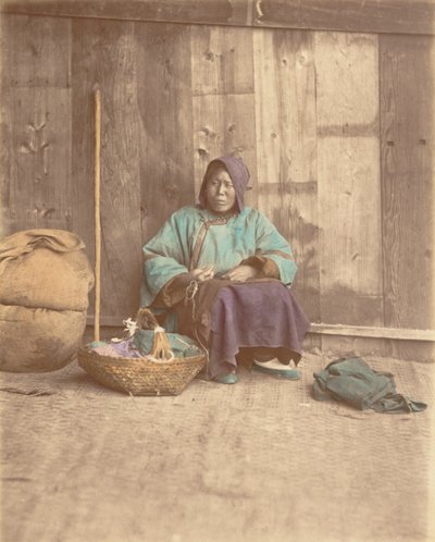 [拿着篮子坐着的中国女人]，1870年代。 作者 雷蒙德·冯·斯蒂夫男爵